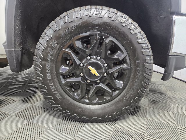 Used 2021 Chevrolet Silverado 2500 LT w/ Z71 Off-Road Package AWD/4WD image 12