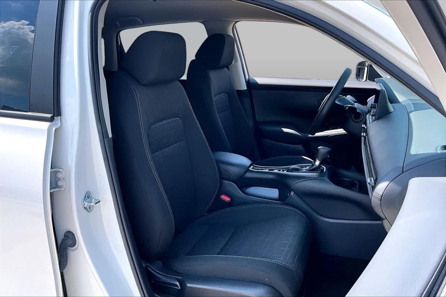 Used 2025 Honda HR-V LX image 9