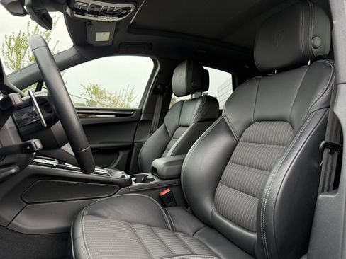 Used 2025 Porsche Macan image 5