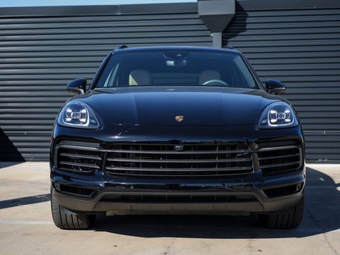 Certified 2023 Porsche Cayenne Platinum Edition image 10