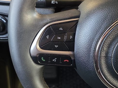 Used 2022 Jeep Renegade Latitude AWD/4WD image 16