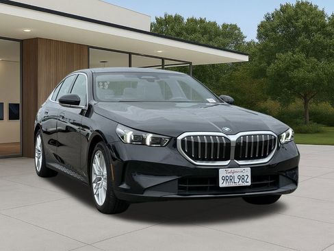 Used 2025 BMW 530i xDrive image 4