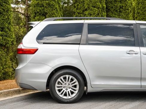 Used 2015 Toyota Sienna XLE w/ XLE Navigation Package FWD image 13