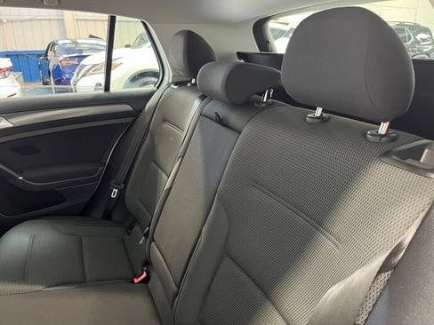 Used 2018 Volkswagen e-Golf SE FWD image 19