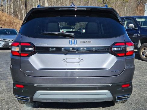 Used 2025 Honda Pilot Touring image 6