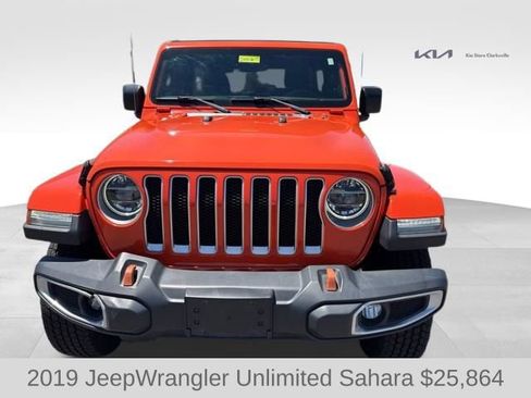 Used 2019 Jeep Wrangler Unlimited Sahara w/ Uconnect 4C Nav & Sound Group AWD/4WD image 3