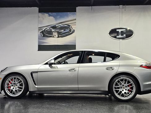 Used 2013 Porsche Panamera GTS AWD/4WD image 32
