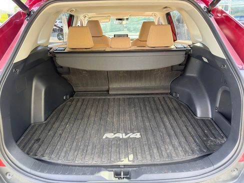 Used 2020 Toyota RAV4 XLE w/ Convenience Package AWD/4WD image 24
