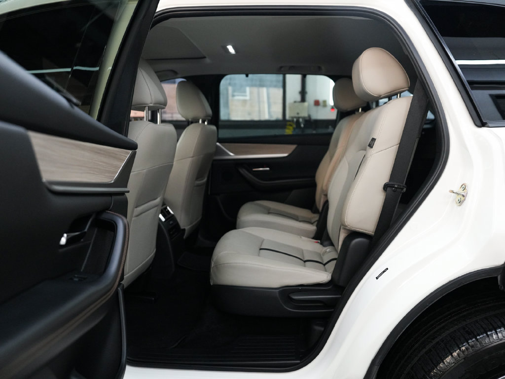 Used 2024 MAZDA CX-90 Plug-In Hybrid w/ Preferred AWD/4WD image 34