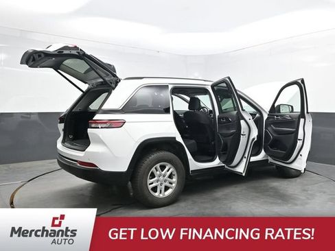 Used 2022 Jeep Grand Cherokee Laredo w/ Luxury Tech Group I AWD/4WD image 57