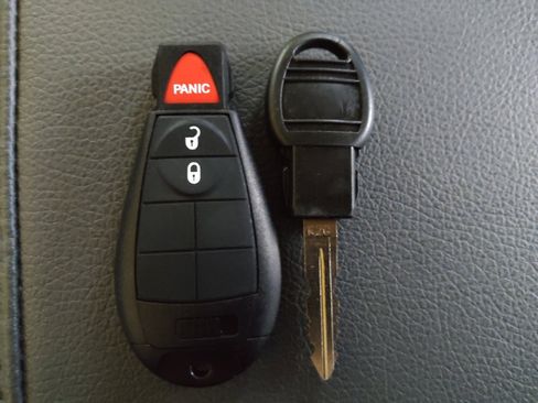 Used 2017 RAM 1500 Express image 32