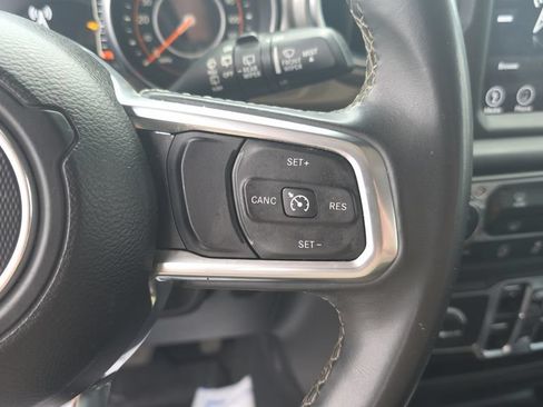 Used 2018 Jeep Wrangler Unlimited Sahara AWD/4WD image 17