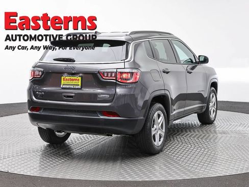 Used 2024 Jeep Compass Latitude AWD/4WD image 5