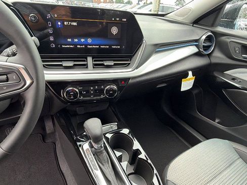New 2026 Chevrolet Trax LT w/ Driver Confidence Package FWD image 5
