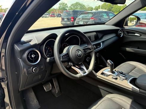 Used 2023 Alfa Romeo Stelvio Ti AWD/4WD image 12
