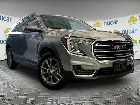 Used 2023 GMC Terrain SLT image 1