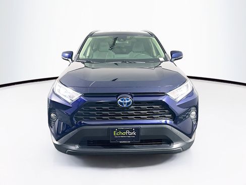 Used 2020 Toyota RAV4 XLE w/ XLE Grade Weather Package image 2