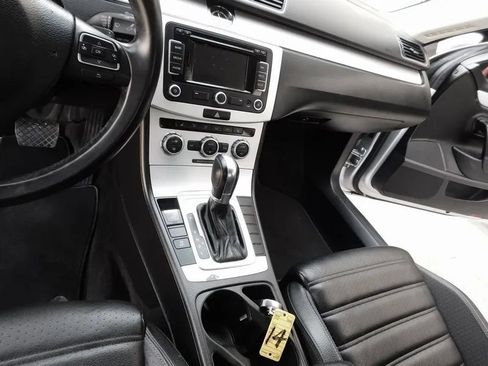 Used 2014 Volkswagen CC R-Line image 32