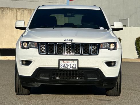 Used 2017 Jeep Grand Cherokee Laredo image 10