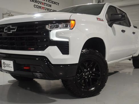 Used 2023 Chevrolet Silverado 1500 LT Trail Boss w/ Convenience Package II AWD/4WD image 1