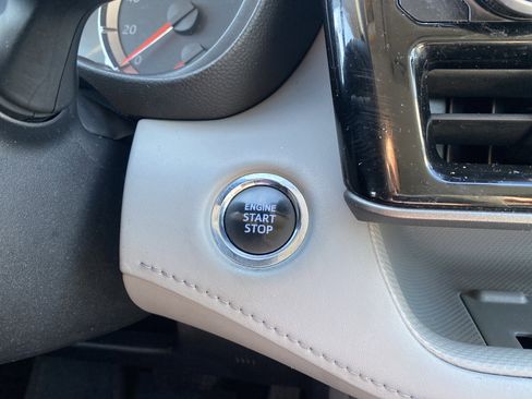 Used 2022 Toyota Highlander L image 16