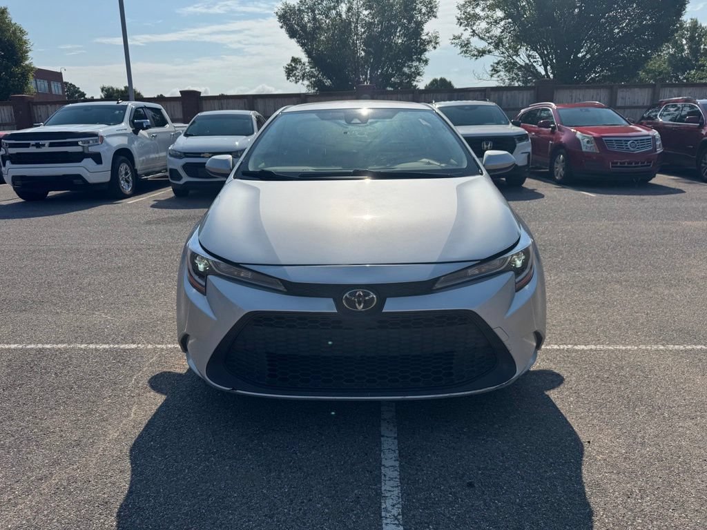 Used 2022 Toyota Corolla LE w/ LE Convenience Package FWD image 2