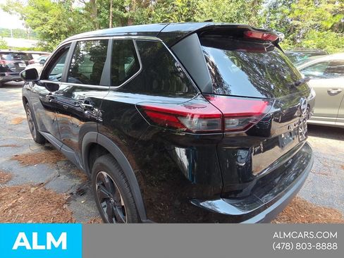 Used 2024 Nissan Rogue SV AWD/4WD image 3
