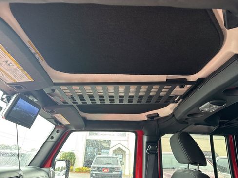 Used 2016 Jeep Wrangler Unlimited Rubicon w/ Connectivity Group image 51