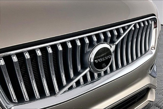 Used 2023 Volvo XC90 B6 Plus AWD/4WD image 32