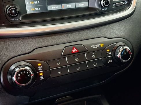 Used 2020 Kia Sorento LX image 16