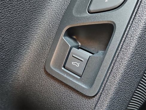 New 2025 Audi Q3 2.0T Premium image 13