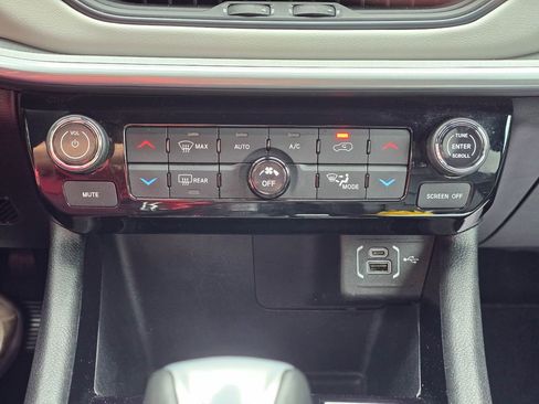 Used 2025 Jeep Compass Limited AWD/4WD image 18