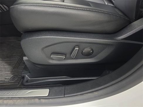 Used 2022 Ford Edge Titanium w/ Class II Trailer Tow Package image 17