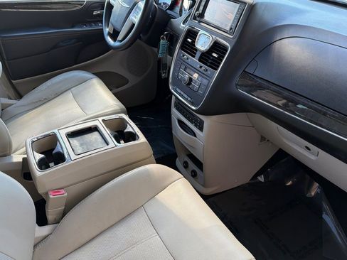 Used 2012 Chrysler Town & Country Touring-L w/ Entertainment Group #2 FWD image 17
