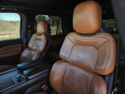 Used 2020 Lincoln Navigator Reserve w/ Luxury Package image 11