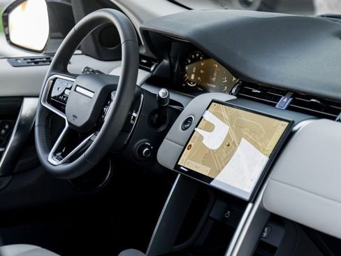 Used 2024 Land Rover Discovery Sport S image 30