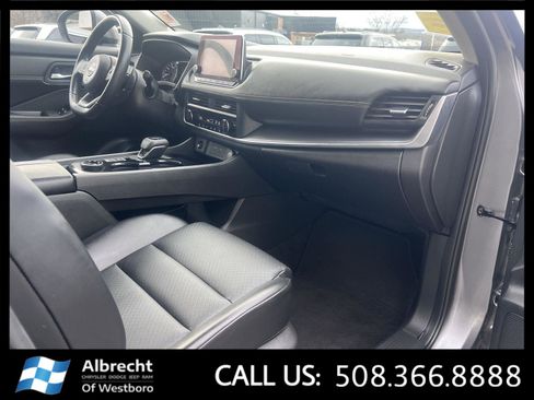 Used 2024 Nissan Rogue SV w/ SV Premium Package image 20