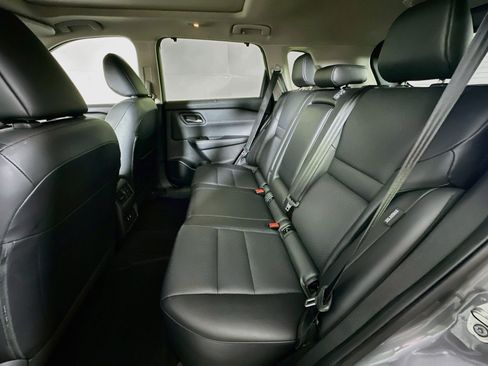 Used 2025 Nissan Rogue SV w/ SV Premium Package FWD image 27