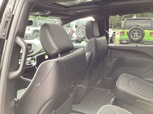 New 2026 Chrysler Pacifica Limited w/ S Appearance Package image 21