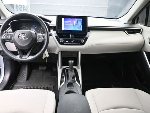 Used 2023 Toyota Corolla Cross L image 9