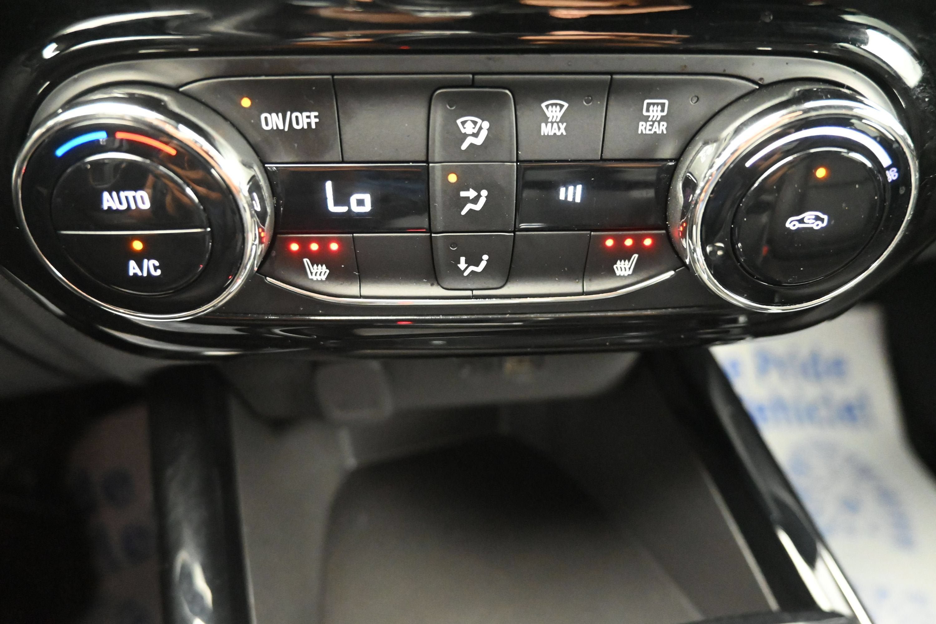 Used 2025 Chevrolet Trax RS w/ Driver Confidence Package FWD image 16