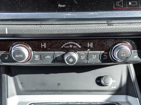 Used 2025 Audi Q3 2.0T Premium image 17