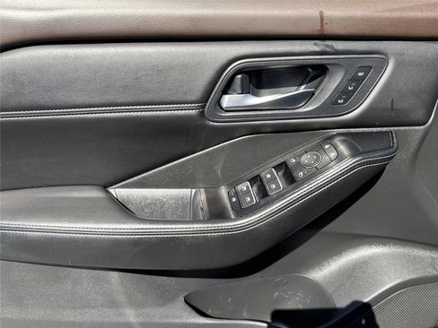 Used 2023 Nissan Rogue SL w/ SL Premium Package FWD image 17