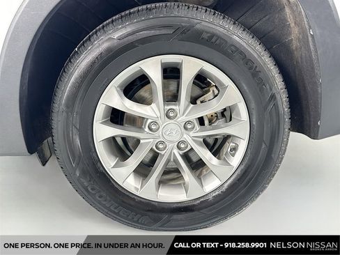 Used 2019 Hyundai Santa Fe SE FWD image 29