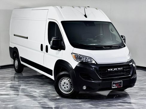 Used 2024 RAM ProMaster 2500 w/ Cold Weather Group FWD image 3