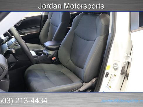 Used 2020 Toyota RAV4 LE image 18