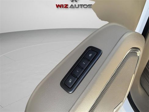 Used 2020 Chevrolet Suburban LT w/ Luxury Package image 10