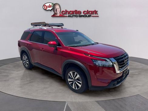 Certified 2024 Nissan Pathfinder SL FWD image 8
