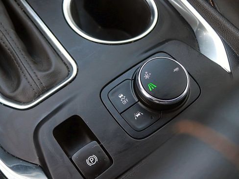 Used 2020 Chevrolet Traverse RS FWD image 23