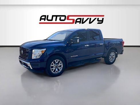 Used 2024 Nissan Titan SV w/ SV Convenience Package image 3